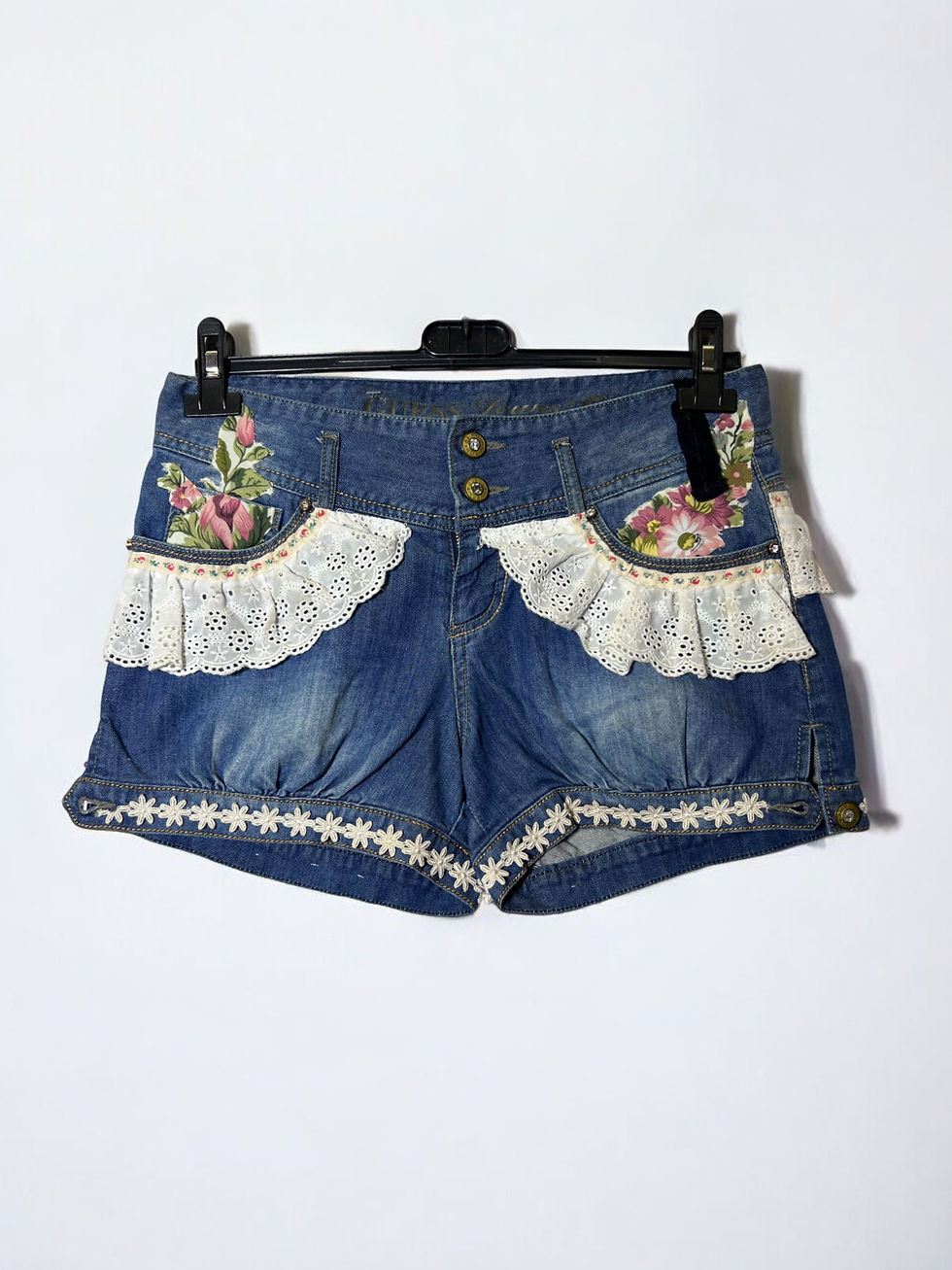 Μεταποιημένο Τζιν Σορτς με Φλοράλ Στάμπα και Δαντέλα
