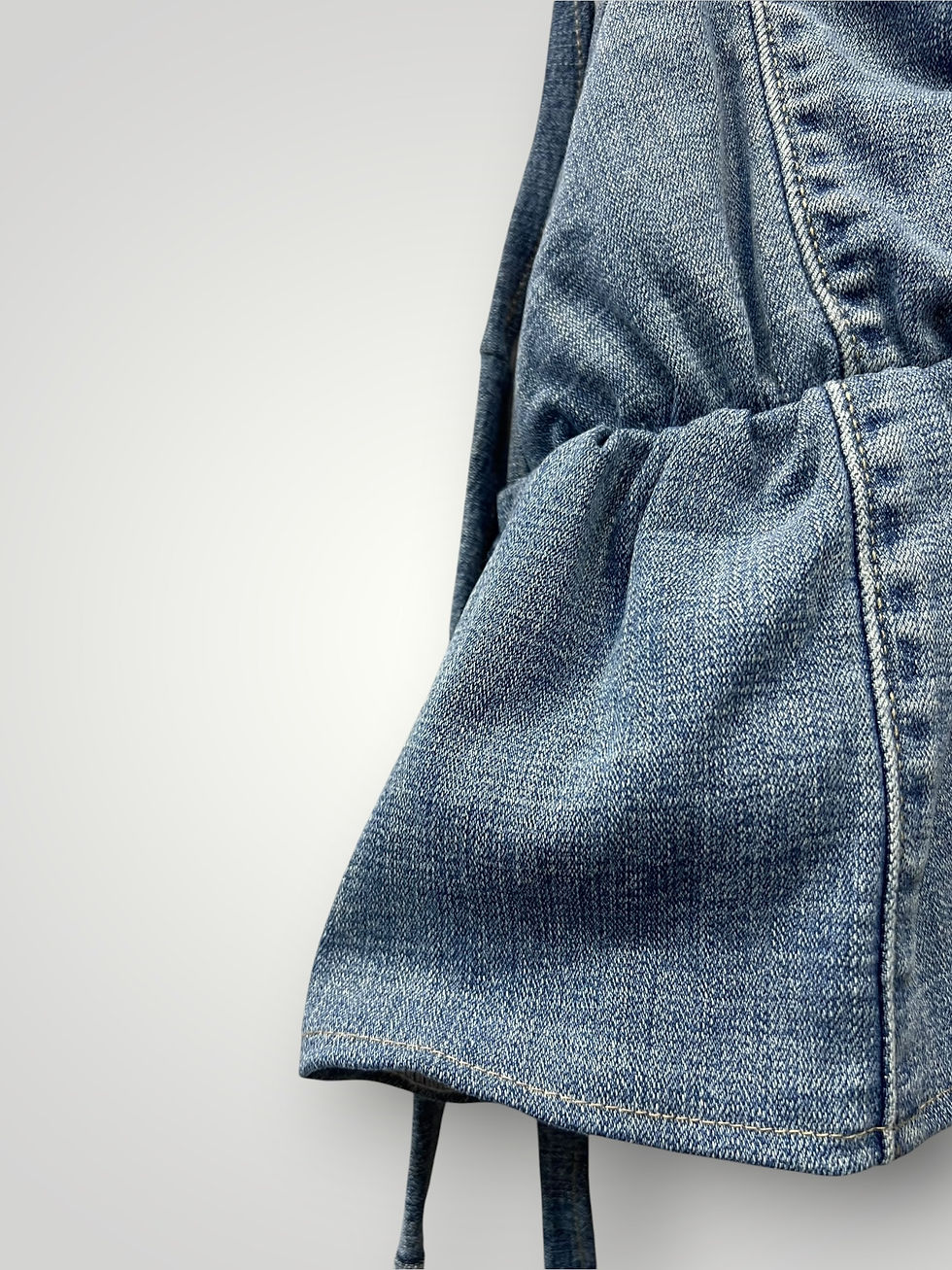 Μικρογραφία: Denim Crop Top με Δέσιμο και Βολάν
