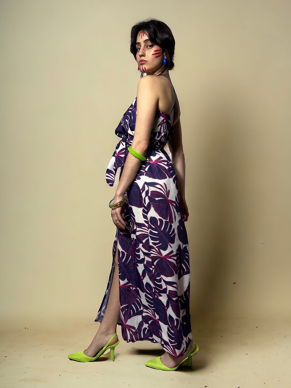 Μικρογραφία: Φόρεμα με Τιράντες και Τροπικό Μοτίβο