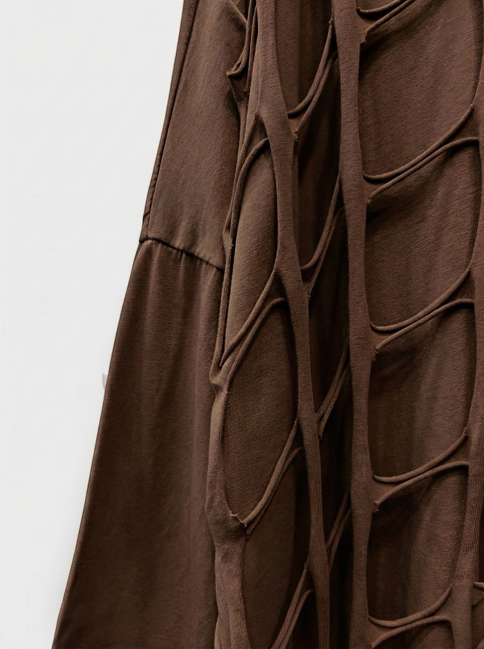 Μικρογραφία: Ασύμμετρη Μπλούζα με Cut-Out Σχέδιο