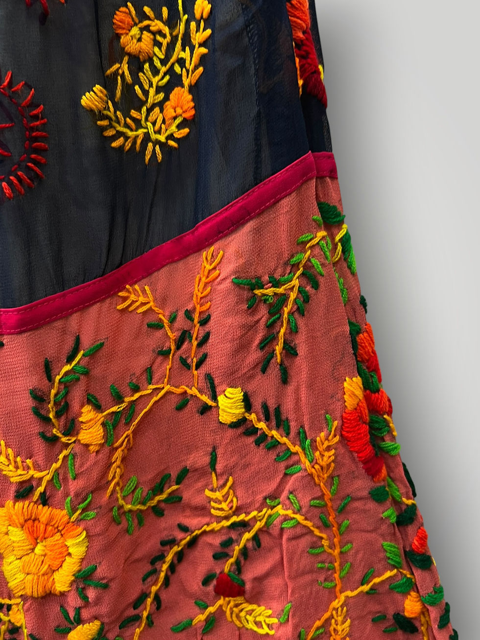 Μικρογραφία: Boho Παντελόνα με Πολύχρωμα Έθνικ Κεντήματα