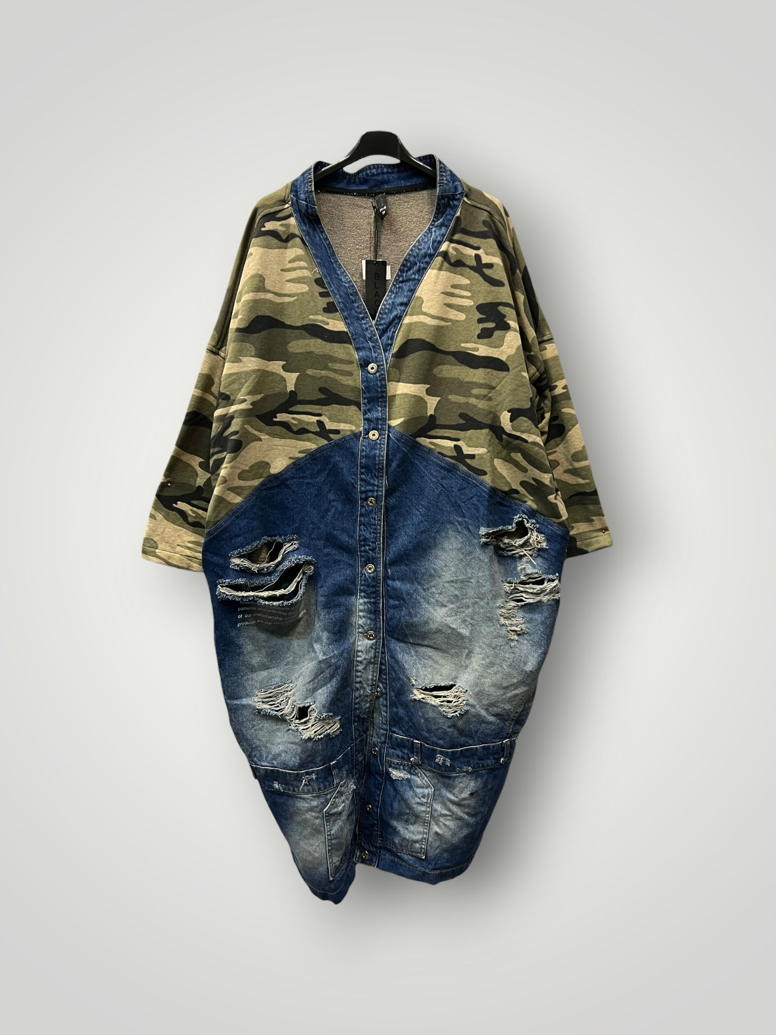 Oversized Μακρύ Παλτό με Camouflage Pattern και Denim Ripped Λεπτομέρειες