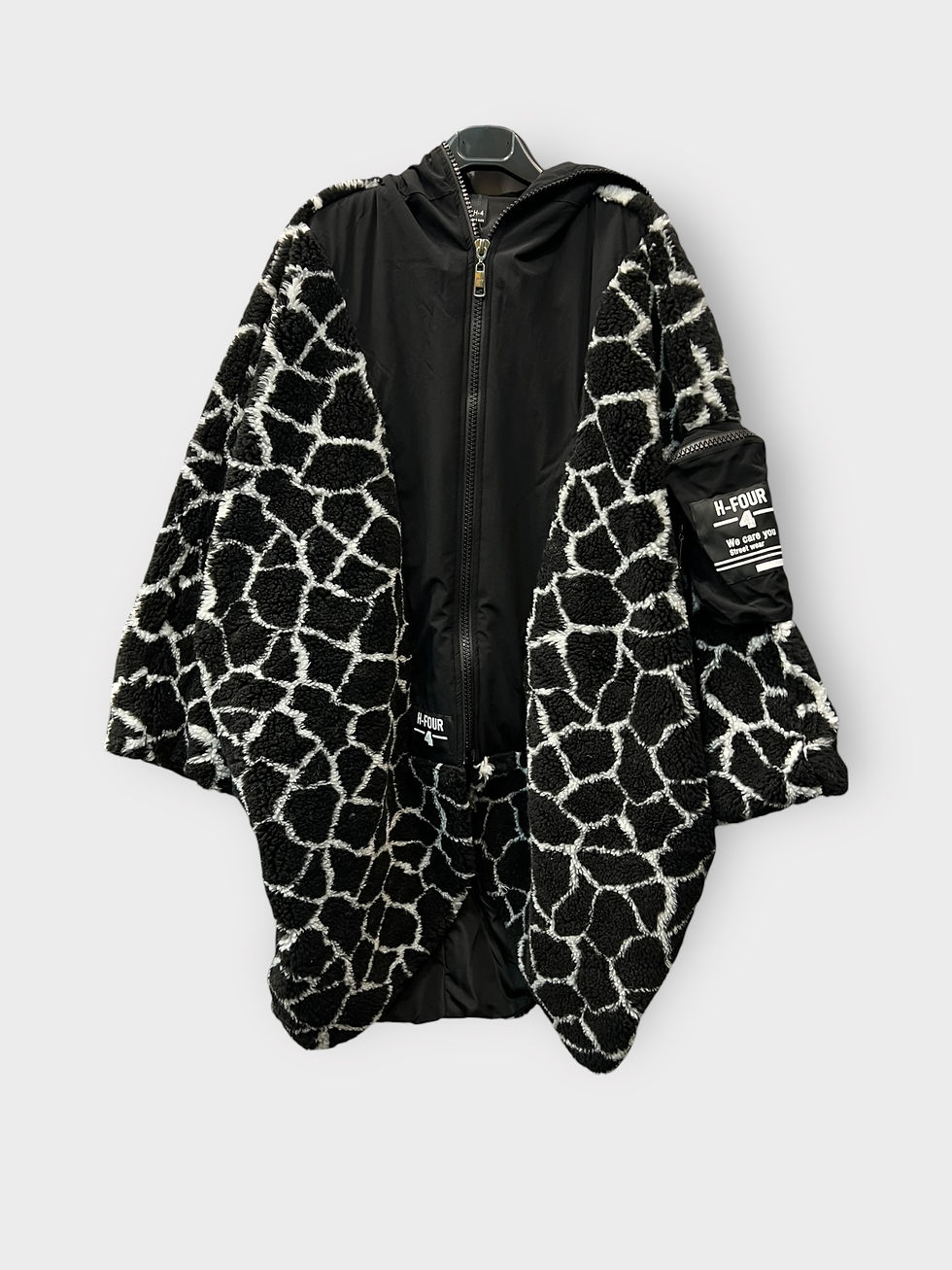 Thumbnail: Oversized Streetwear Jacket with Teddy Texture & Contrast Details