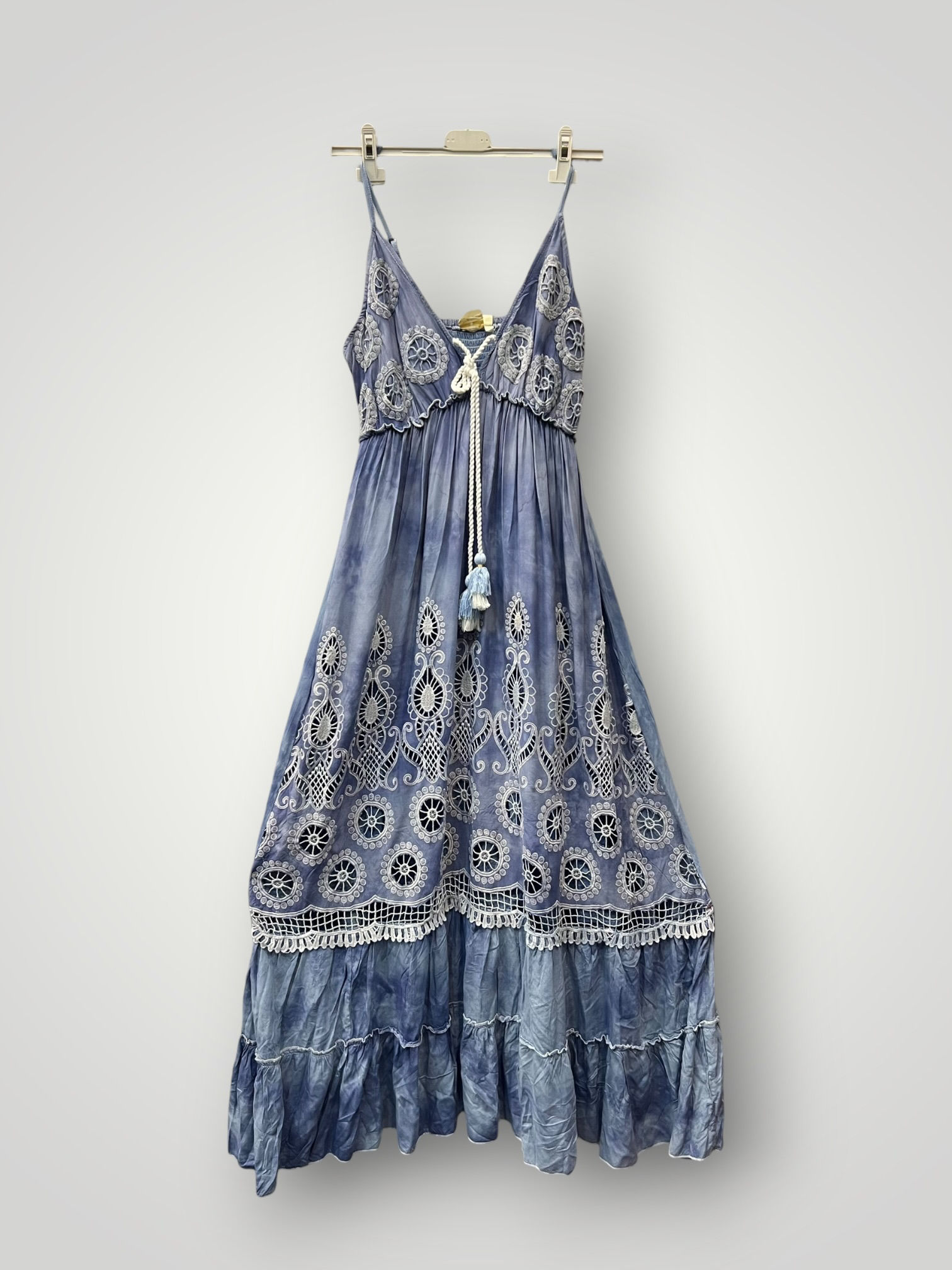 Boho Tie-Dye Maxi Φόρεμα με Διάτρητα Κεντήματα