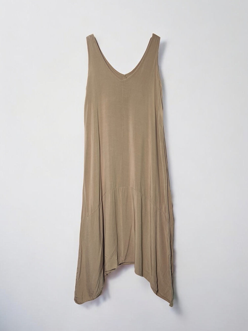 Μικρογραφία: Αέρινο Φόρεμα με Ασύμμετρο Στρίφωμα