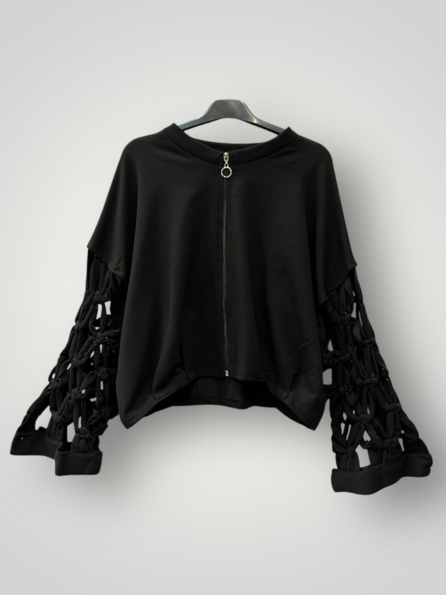 Μαύρη Ζακέτα με Πλεκτά Statement Μανίκια
