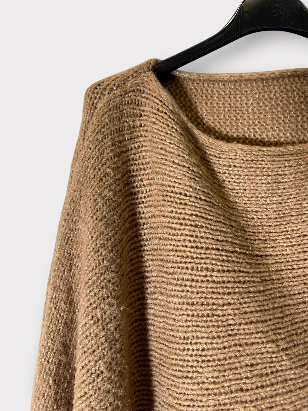 Μικρογραφία: Πλεκτή Μπλούζα "Νυχτερίδα" με Ασύμμετρο Σχέδιο