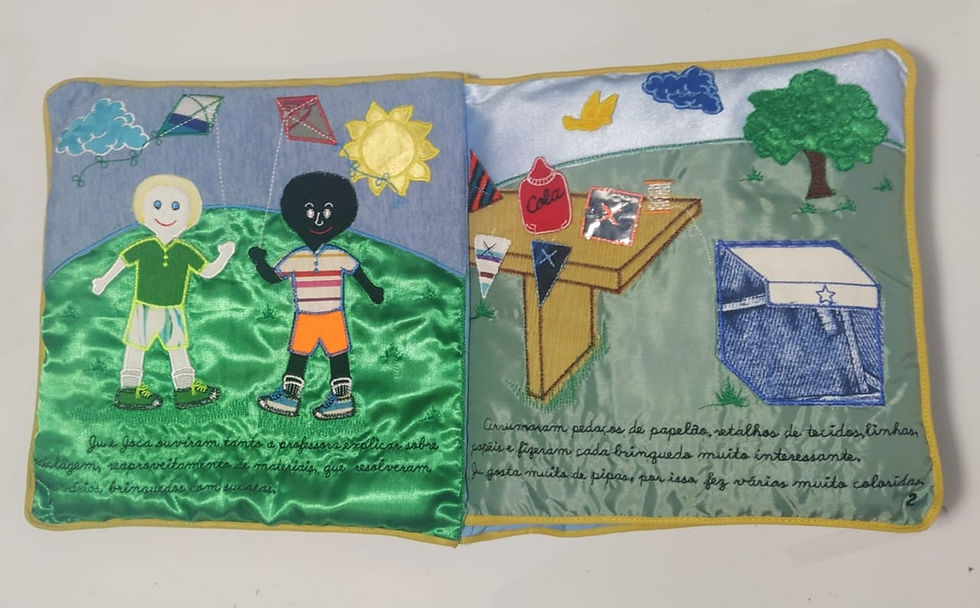 Miniatura: Livro de Pano Célia - "Criando e Brincando"
