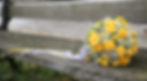 Blumenstrauß auf Bank