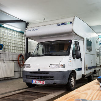 weißer Camper