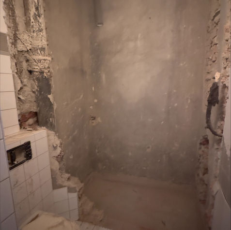 Badsanierung der EMGA Bau GmbH Vorher