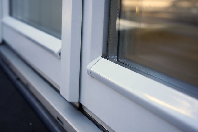 Aluwetterschenkel bei Holzfenster