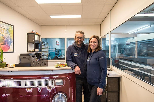 Patrick und Katrin Speckens, Inhaber der Classic Garage_