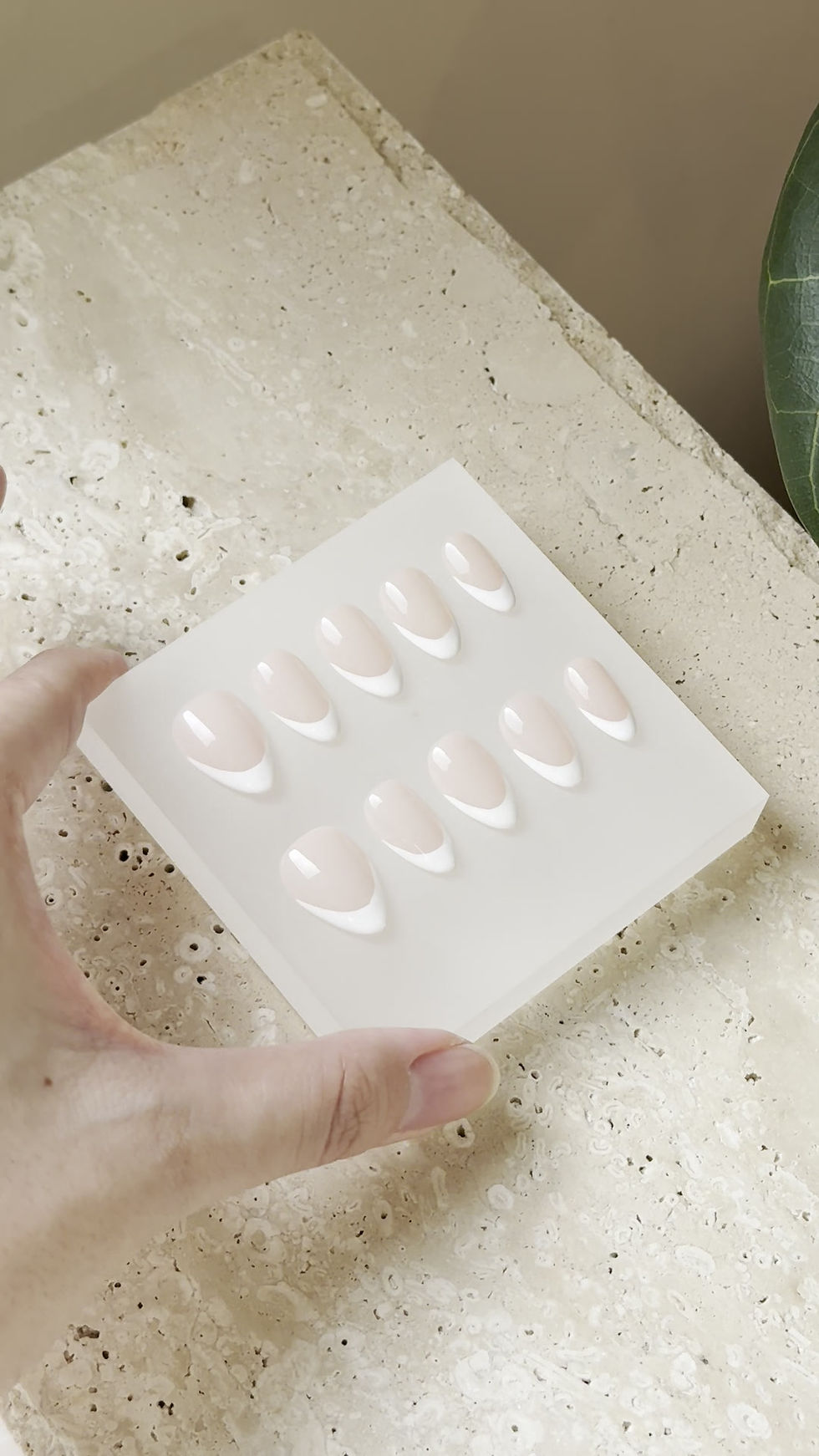 Thumbnail: French (Almond)
