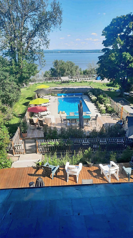 Piscine LA maison de l'Île d'Orléans_edited.jpg