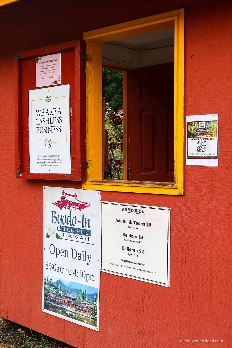 Entrance booth at the Byodo-In Temple in Kāneʻohe, O‘ahu, displaying admission prices, operating hours (8:30 AM to 4:30 PM), and signage noting that it is a cashless business with online ticket purchasing options.