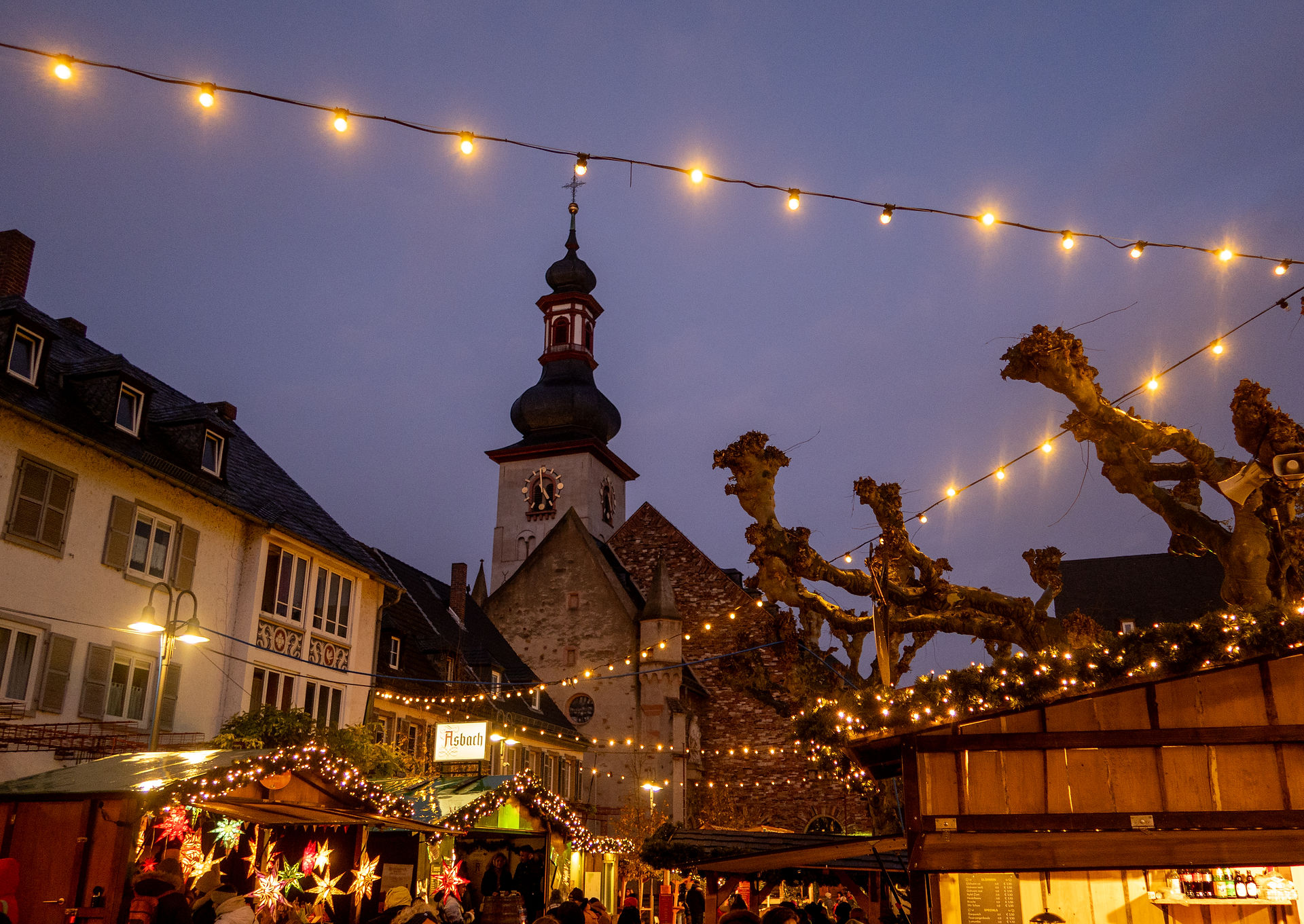 Rüdesheimer Weihnachtsmarkt der Nationen - Rudesheim - Rudesheimer Christmas Market - European - Europe - Germany - Holiday Spirit - Festive - Trip Planning - Vacation - Winter Wonderland - German Rhein River Town