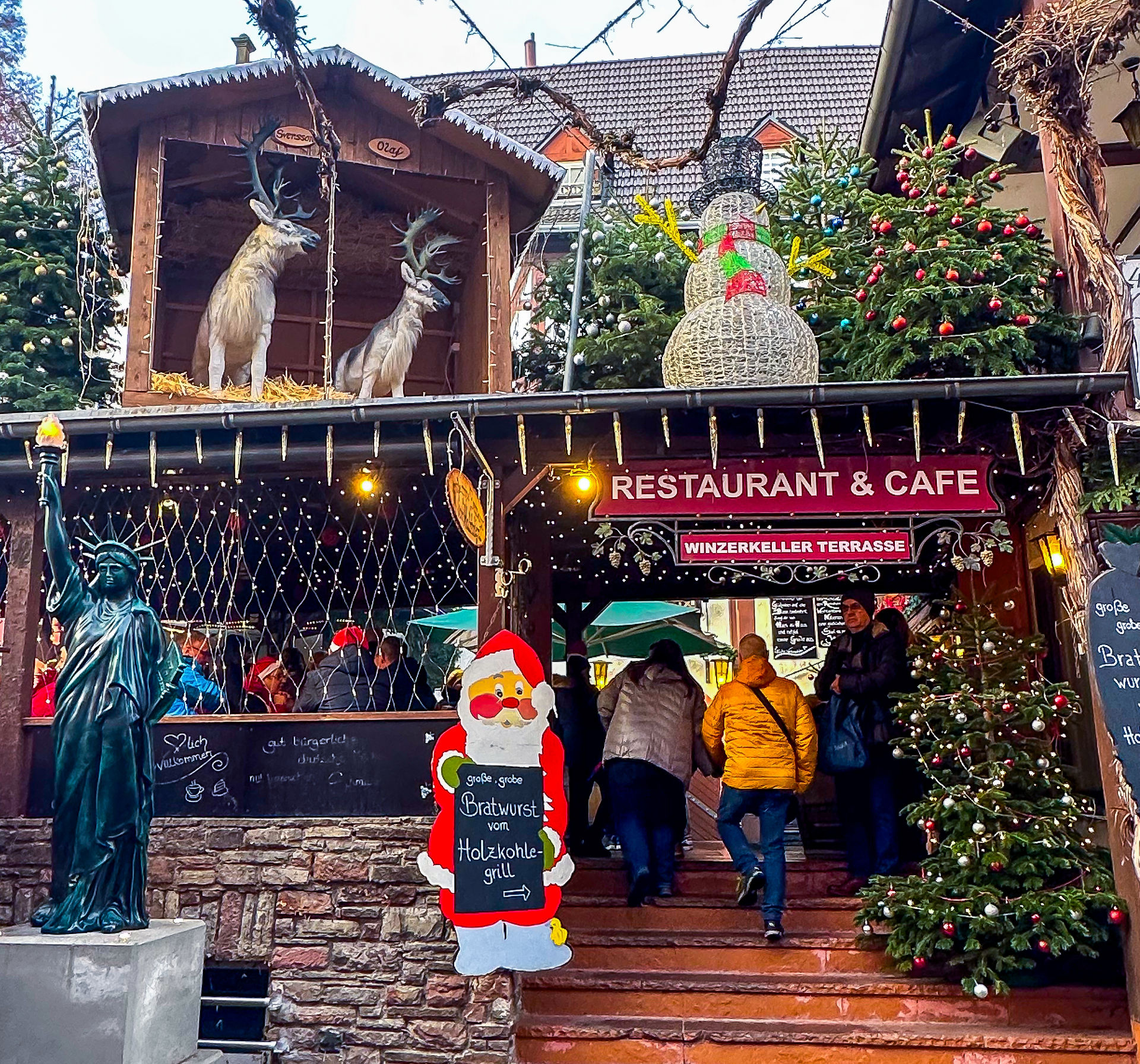 Rüdesheimer Weihnachtsmarkt der Nationen - Rudesheim - Rudesheimer Christmas Market - European - Europe - Germany - Holiday Spirit - Festive - Trip Planning - Vacation - Winter Wonderland - German Rhein River Town