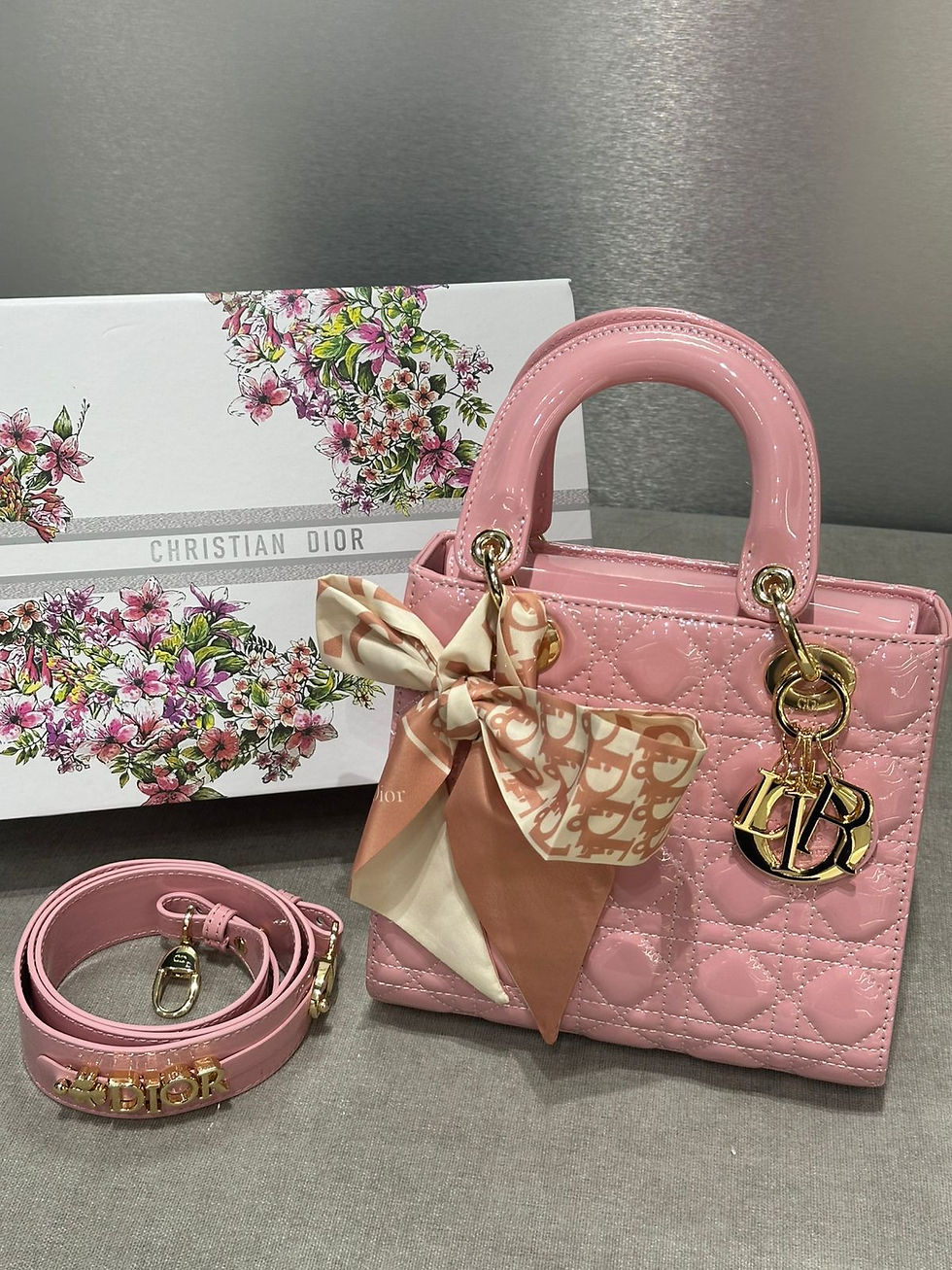 Miniatura: DIOR 1.1