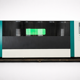 AKM Laser grande machine de découpe métal 3000 x 1500 fond blanc.jpeg