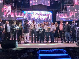 RECIBE LA CADENA FIESTA MEXICANA “MICRÓFONO DE ORO”