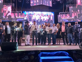 RECIBE LA CADENA FIESTA MEXICANA “MICRÓFONO DE ORO”
