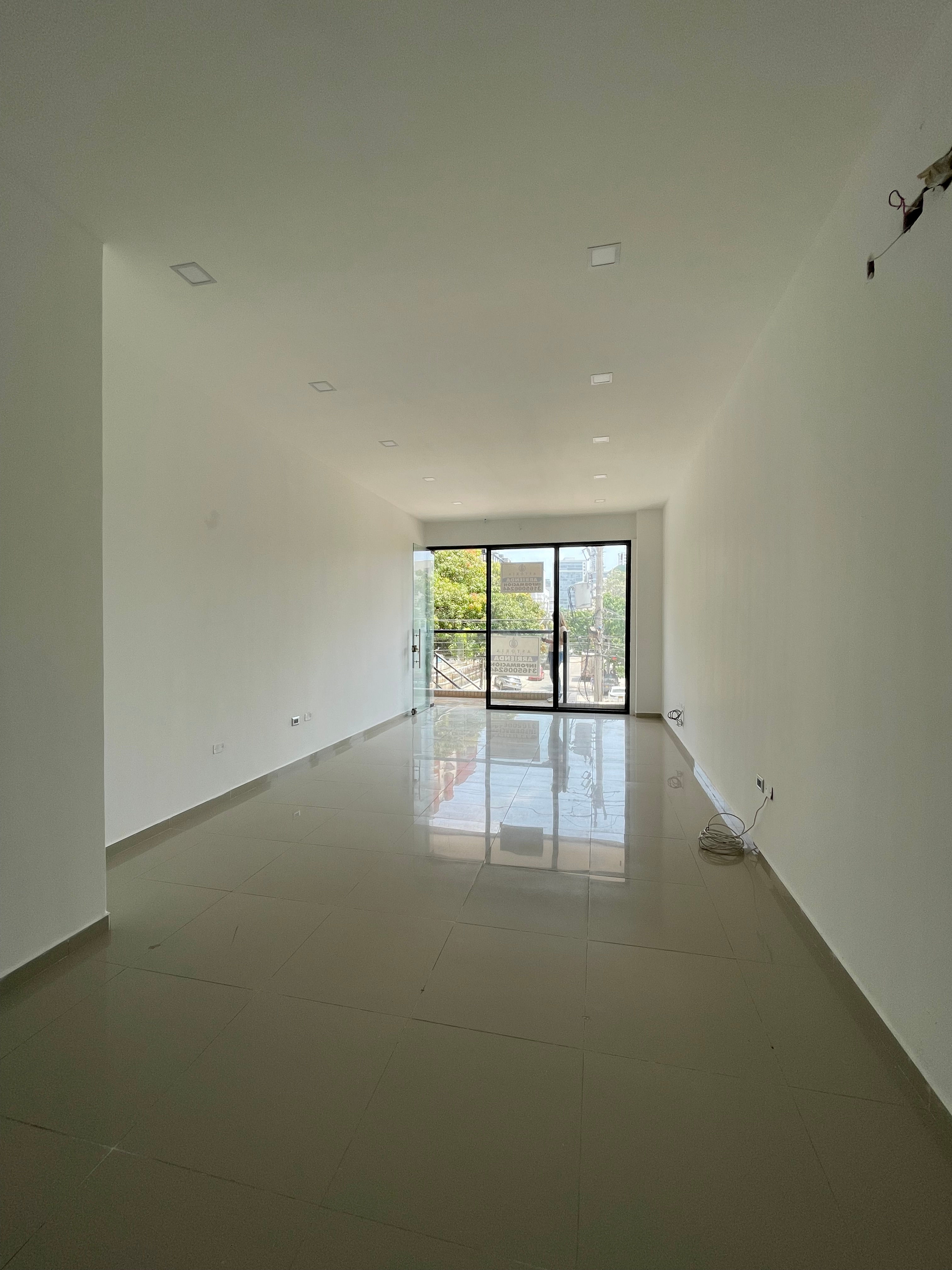 LOCAL COMERCIAL EN SEGUNDO PISO EN EXCELENTE UBICACIÓN AL NORTE DE LA CIUDAD