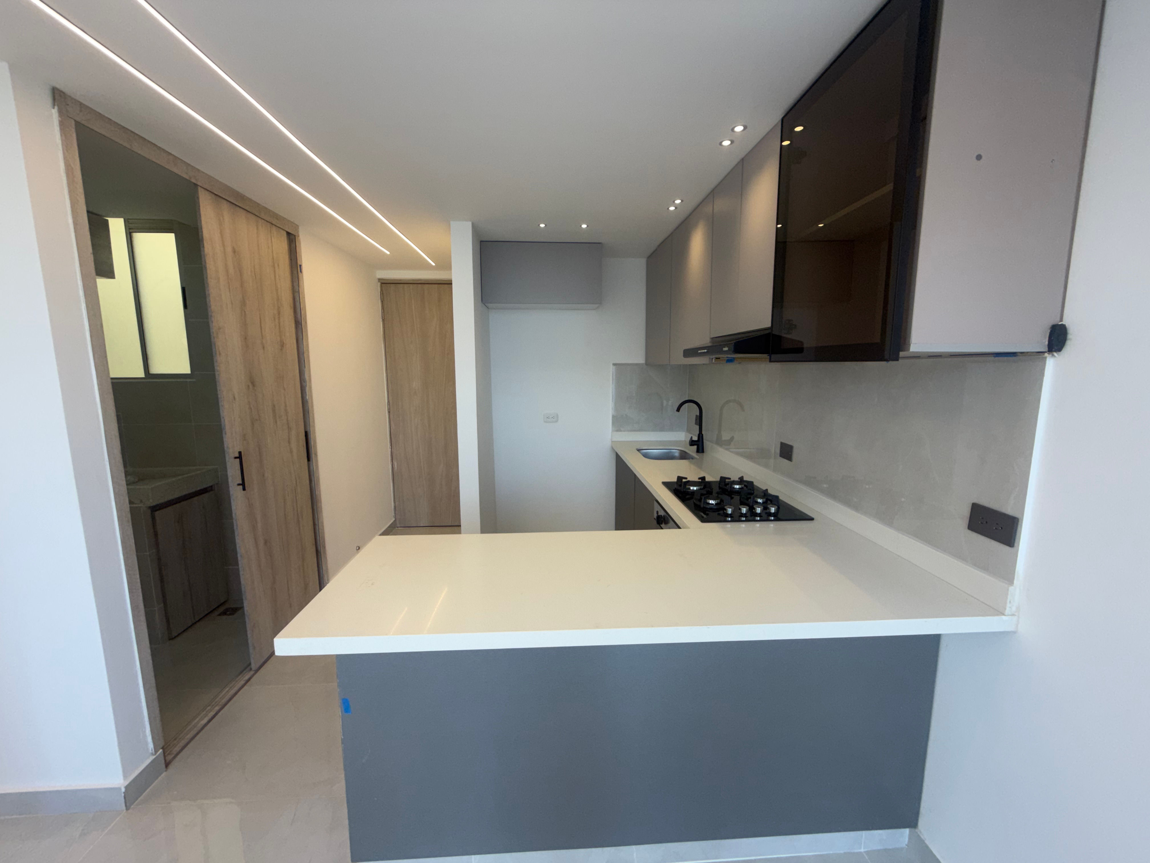 MODERNO Y CONFORTABLE APARTAMENTO UBICADO EN EL NORTE DE LA CIUDAD