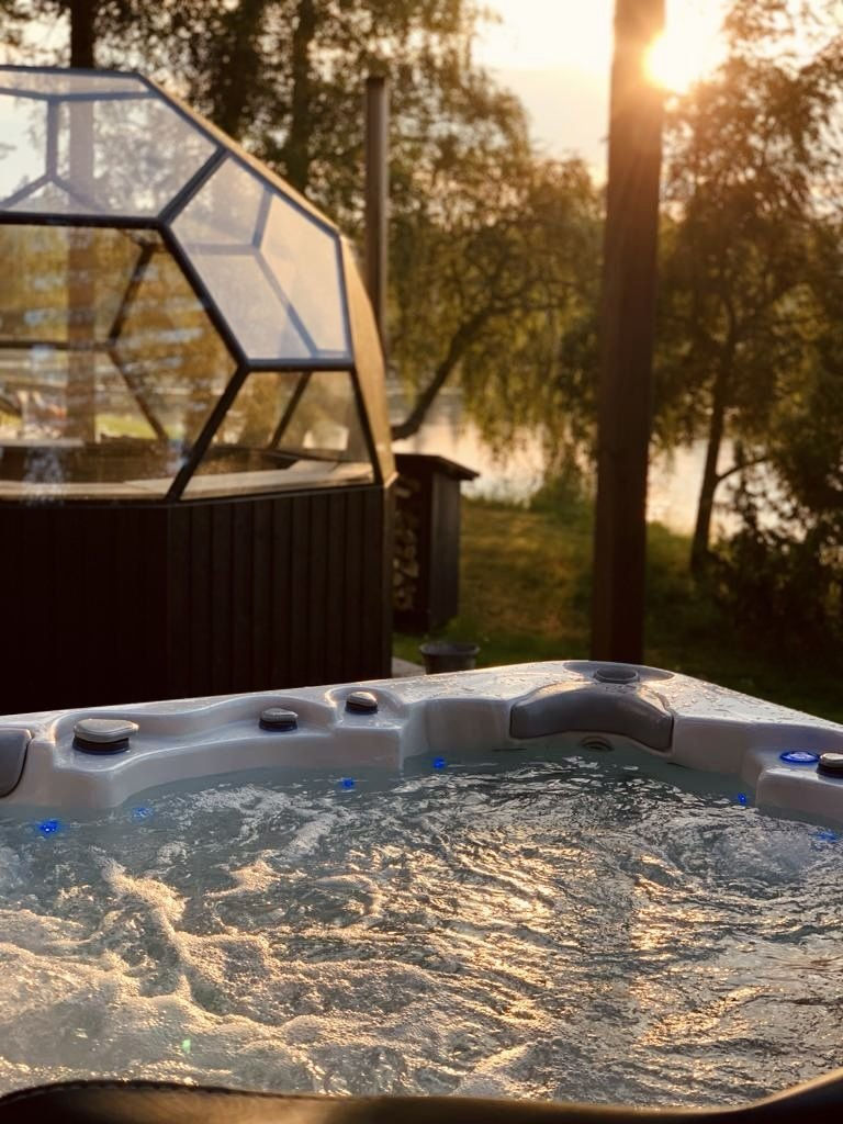 Revontuli Northern Lights - Igloo Sauna - Finland