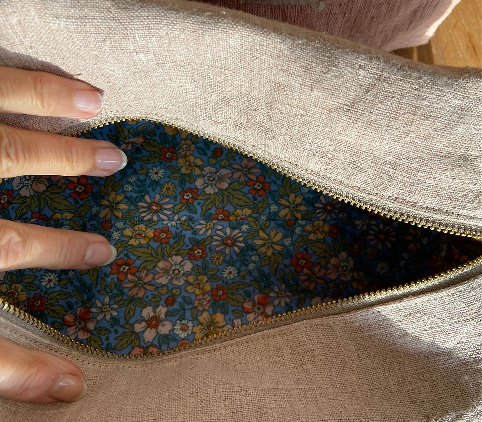 Miniature : TROUSSE DE TOILETTE EN CHANVRE ANCIEN