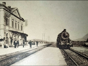 IL TRENO POSTALE CHE ATTRAVERSA LA VALLE