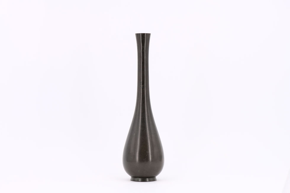 Thumbnail: Elegante Bronze Vase, späte Edo-Zeit, Japan