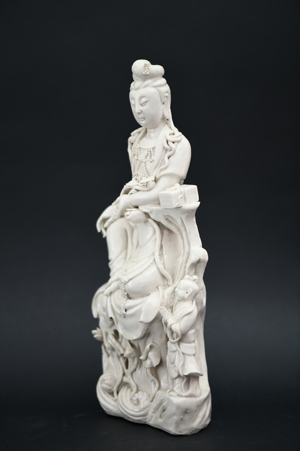 Miniaturbild: Blanc de Chine Figur einer sitzenden Guanyin, Qing um 1800, China