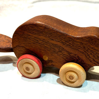 TOY BEAVER WITH FLAPPING TAIL