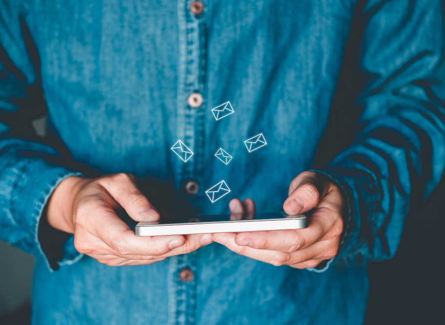 Customer receiving sms campaign ad