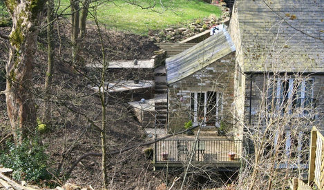 tiered garden, railway sleeper wall, dry stone walling, garden design.
