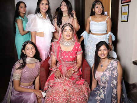 10 PICTURES WITH YOUR BRIDEMAIDS ON YOUR WEDDING 