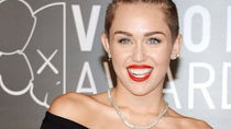 Miley Cyrus critica a cristianos conservadores por creer en “cuentos de hadas”