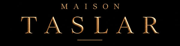 maison taslar écrit en lettre dorée et relief