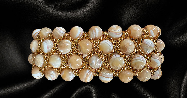 Maison Taslar - vue du dessus du bracelet nacre dorée