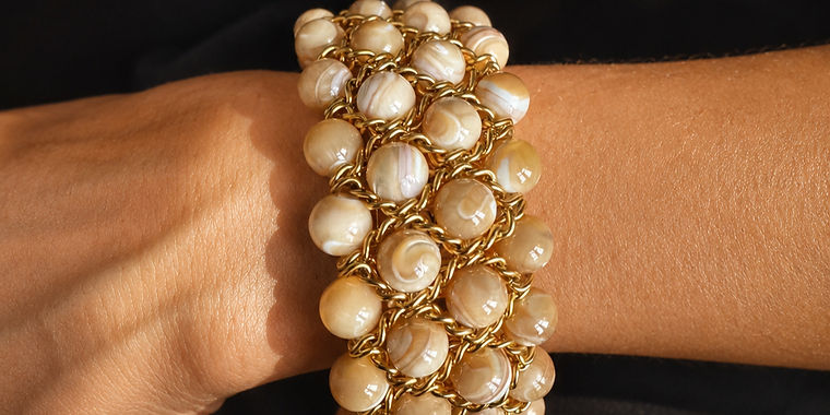 Maison Taslar - bracelet nacre dorée porté