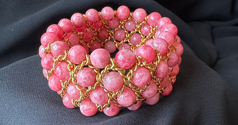 Maison Taslar - bracelet aura en rhodonite et chaine dorée, fait main sur mesure en france