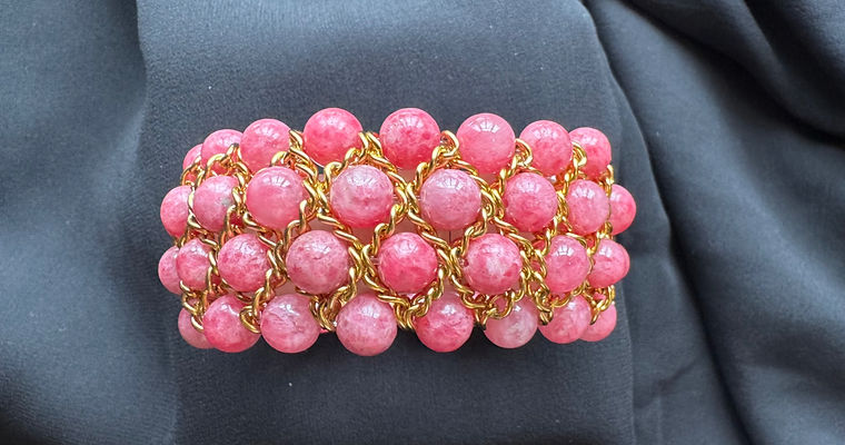 Maison Taslar - vue du dessus du bracelet en rhodonite