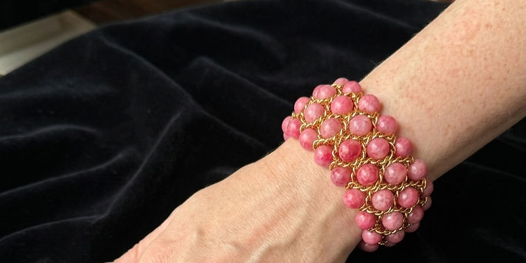 Maison Taslar - bracelet en rhodonite porté