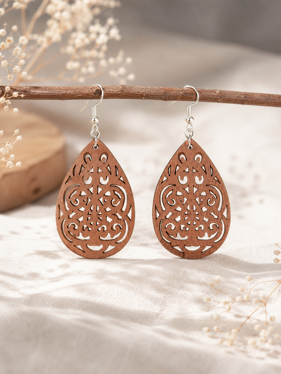 Miniature : 🤎 Boucles d’Oreilles Goutte Bohème en Bois Ajouré