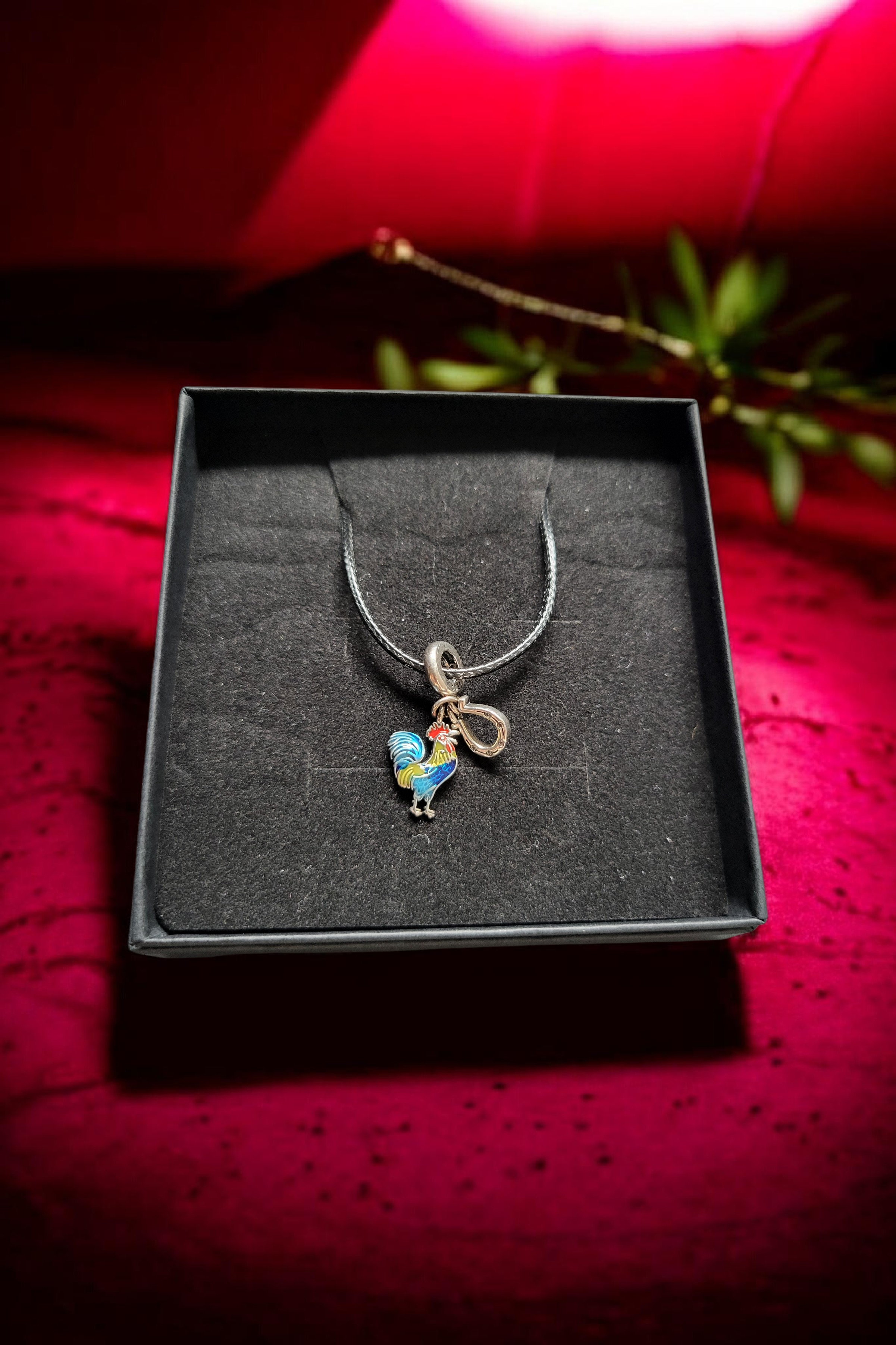 Collier pendentif coq coloré – Bijou fantaisie original 