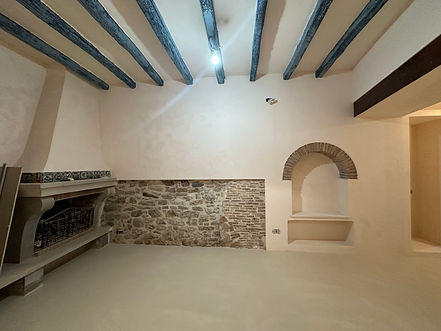 aplicación suelo con microlime plus, paredes con marmorino de cal  y carpintería con pintura 