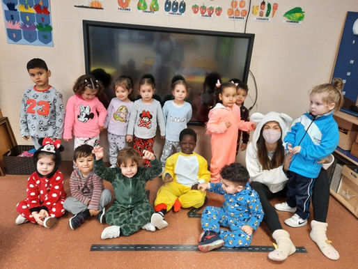 Les ordres del rei Carnestoltes hem escoltat i amb pijama a l'escola hem anat!