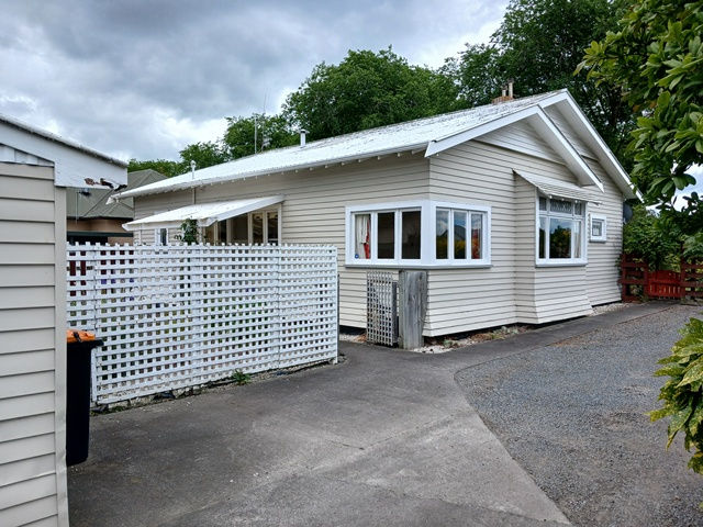 52 Manapouri Crescent 015.jpg