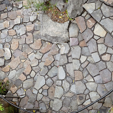 ジャワ鉄平を使用した乱貼りの施工例_ B様邸